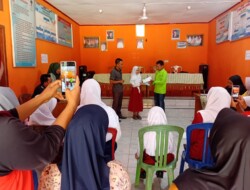 Pemdes Kuripan Peduli Pendidikan, Berikan Beasiswa Kepada 13 Siswa-siswi Berprestasi di Desa