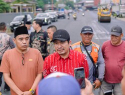 Kadis PUPR Bengkulu Utara Mendampingi Bupati Bengkulu Utara Tinjau Proyek Jalan di Pasar Purwodadi, Ini Pesan Bupati kepada Kontraktor
