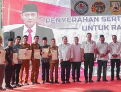Bupati Bengkulu Utara, Terima Sertifikat Tanah Dari Menko Bidang Infrastruktur dan Pembangunan Kewilayahan, Agus Harimurti Yudhoyono (AHY)