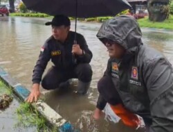 Wali Kota Bengkulu Dedy Wahyudi Turun Langsung Atasi Genangan Air di Jalan Sudirman
