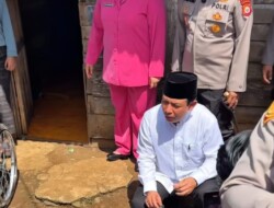 Masuk Rumah Warga, Wali Kota Bengkulu Dedy Wahyudi Terisak Sedih Melihat Kandang Ayam di Ruang Tengah