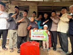 Ketua DPRD Parmin Dampingi Bupati Salurkan Bantuan Bedah Rumah bagi Warga Arga Mulya