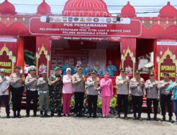 Kapolres Bengkulu Utara Cek Pos Pam Lais–Ketahun, Bagikan Bingkisan untuk Personel Operasi Ketupat